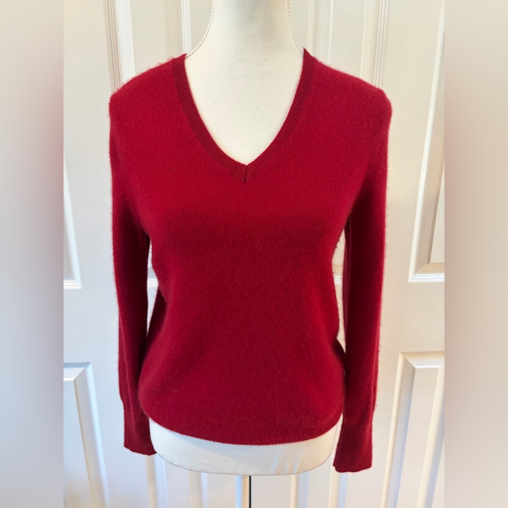Only Mine Red V-Neck Cashmere Sweater Size MP